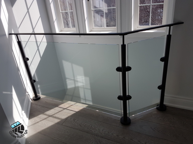 INDOOR GLASS RAILING