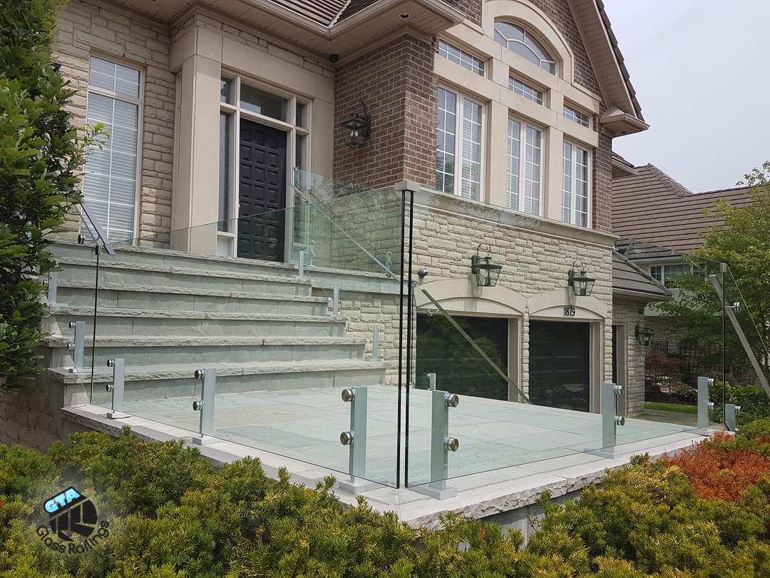 frameless outdoor glass railing