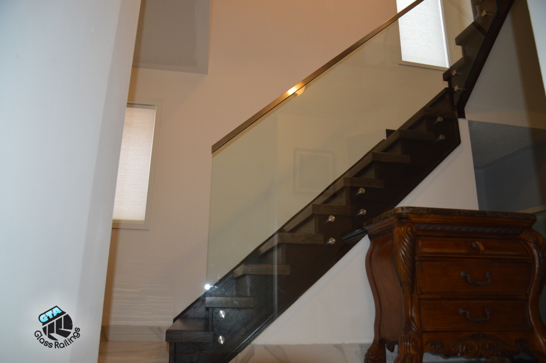 framless glass railing with stainless steel handrail
