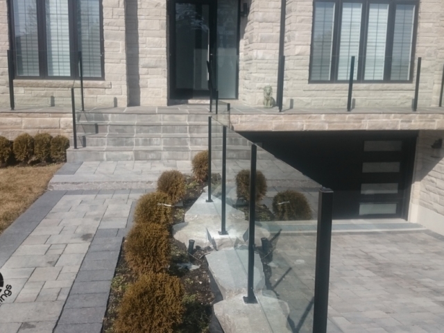 exterior topless glass railing
