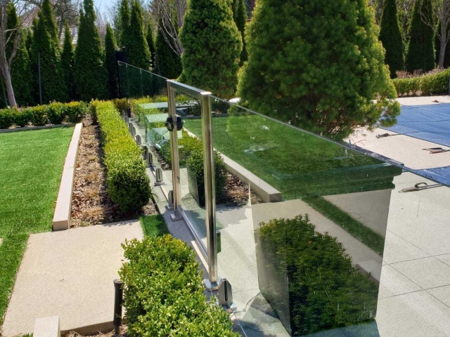 Pool glass fence